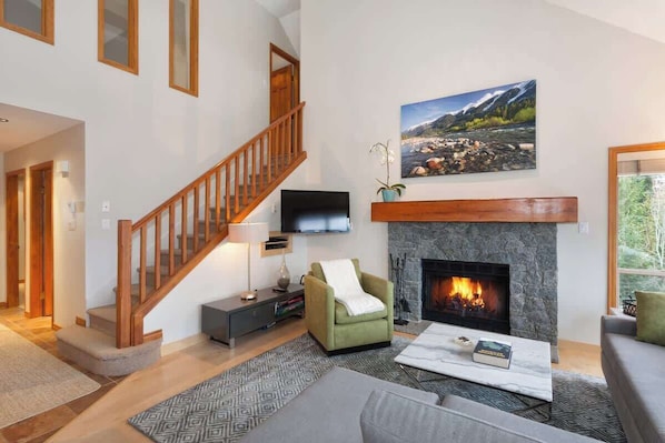 TV, fireplace, offices