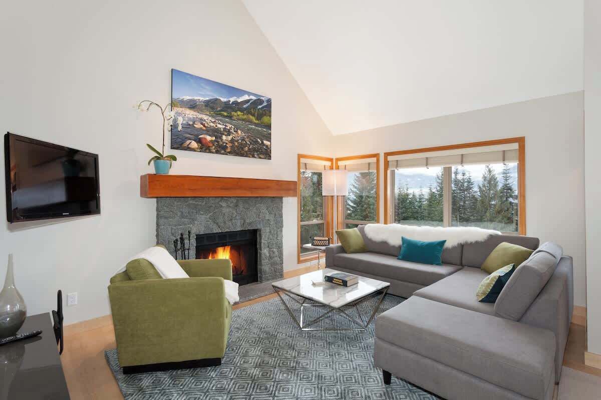 TV, fireplace, offices