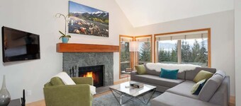 Forest townhouse w/ ski access & fireplace
