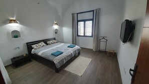 3 slaapkamers, reisbedje, wifi, beddengoed