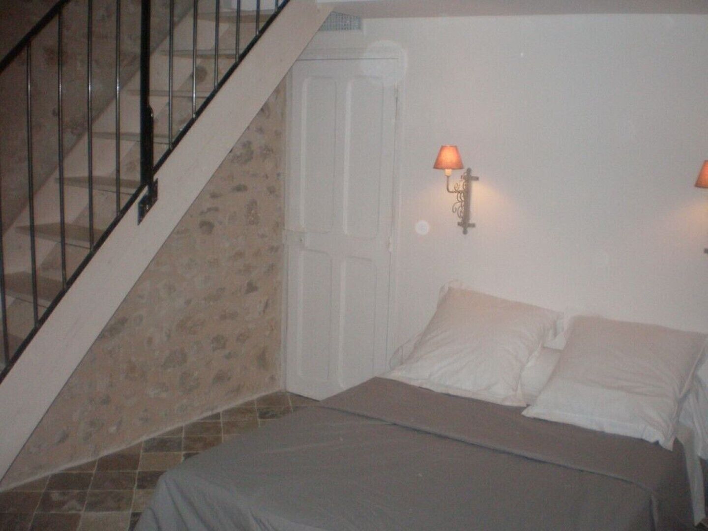 3 habitaciones, tabla de planchar con plancha y wifi gratis 