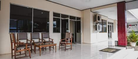 Pintu masuk properti