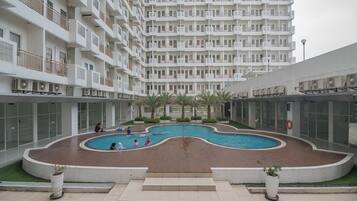 Kolam renang outdoor