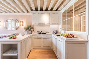 Réfrigérateur, micro-ondes, four, lave-vaisselle