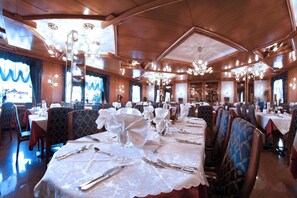 Breakfast, lunch, dinner served; Italian cuisine  - Hotel Cristallo (Andalo)