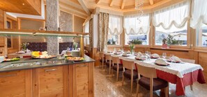 包含每日自助早餐