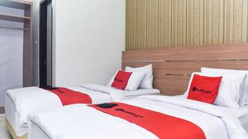 Twin Room | Desk, free WiFi