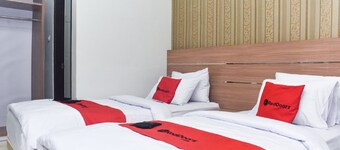 RedDoorz Plus near Malang Town Square