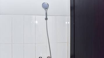 Shower, free toiletries, towels