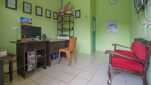 Gambar tidak terklasifikasi, 5 dari 12, tombol