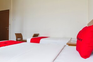 Chambre avec lits jumeaux | Bureau, Wi-Fi gratuit