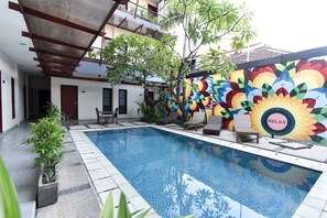 Pool - RedDoorz near Legian Street (Kuta)