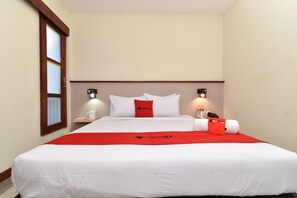 Desk, soundproofing, free WiFi