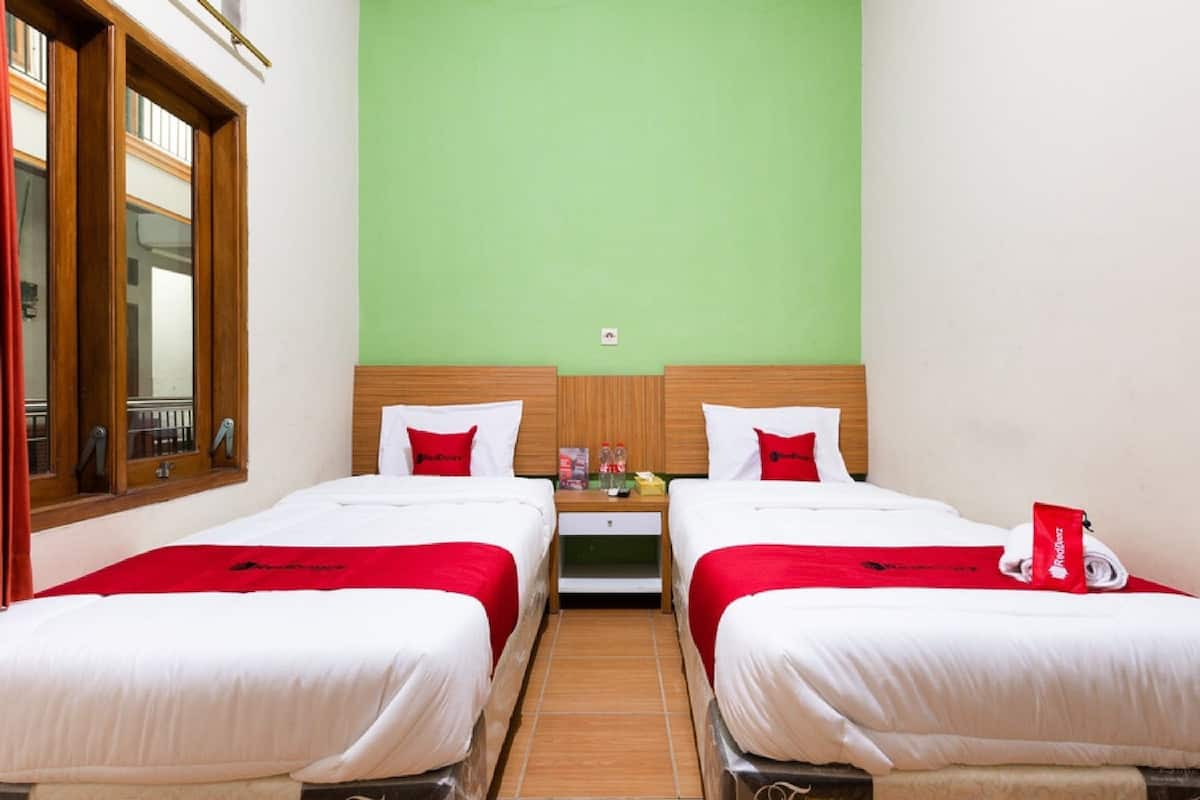 twin room | desk, free wifi