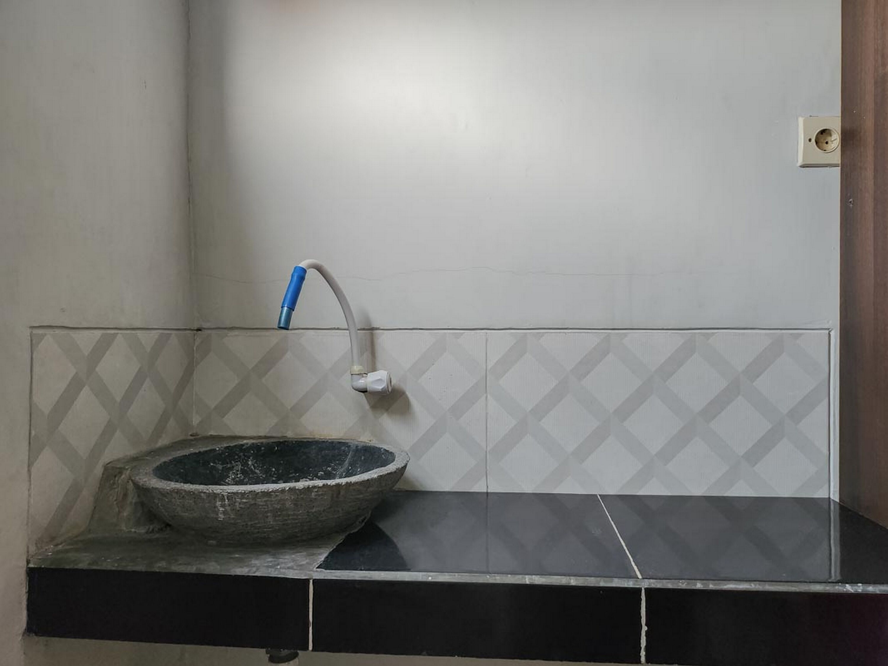 twin room | bathroom | shower, free toiletries, towels