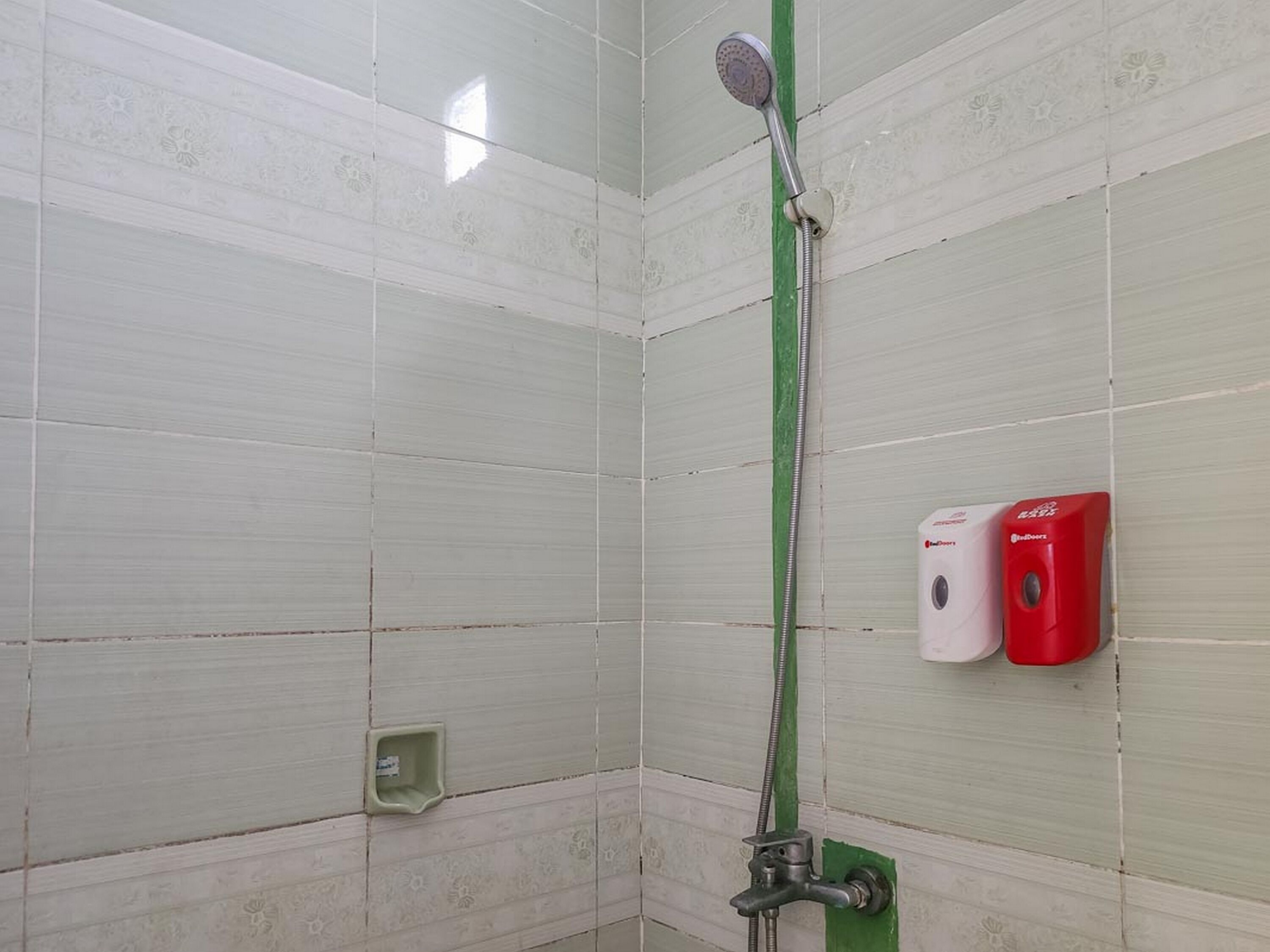 twin room | bathroom | shower, free toiletries, towels