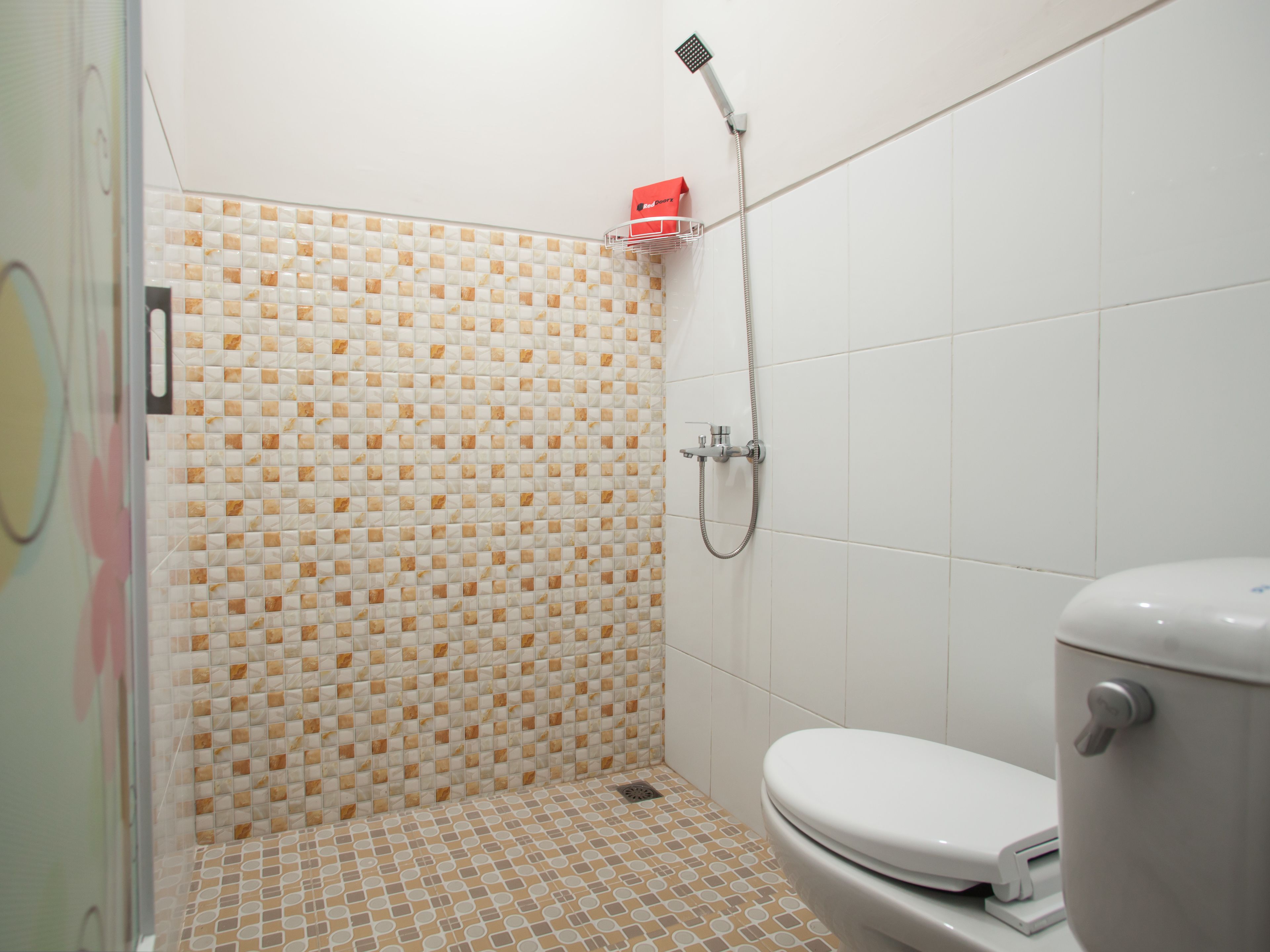 Premium Twin Room | Bathroom | Shower, free toiletries, towels