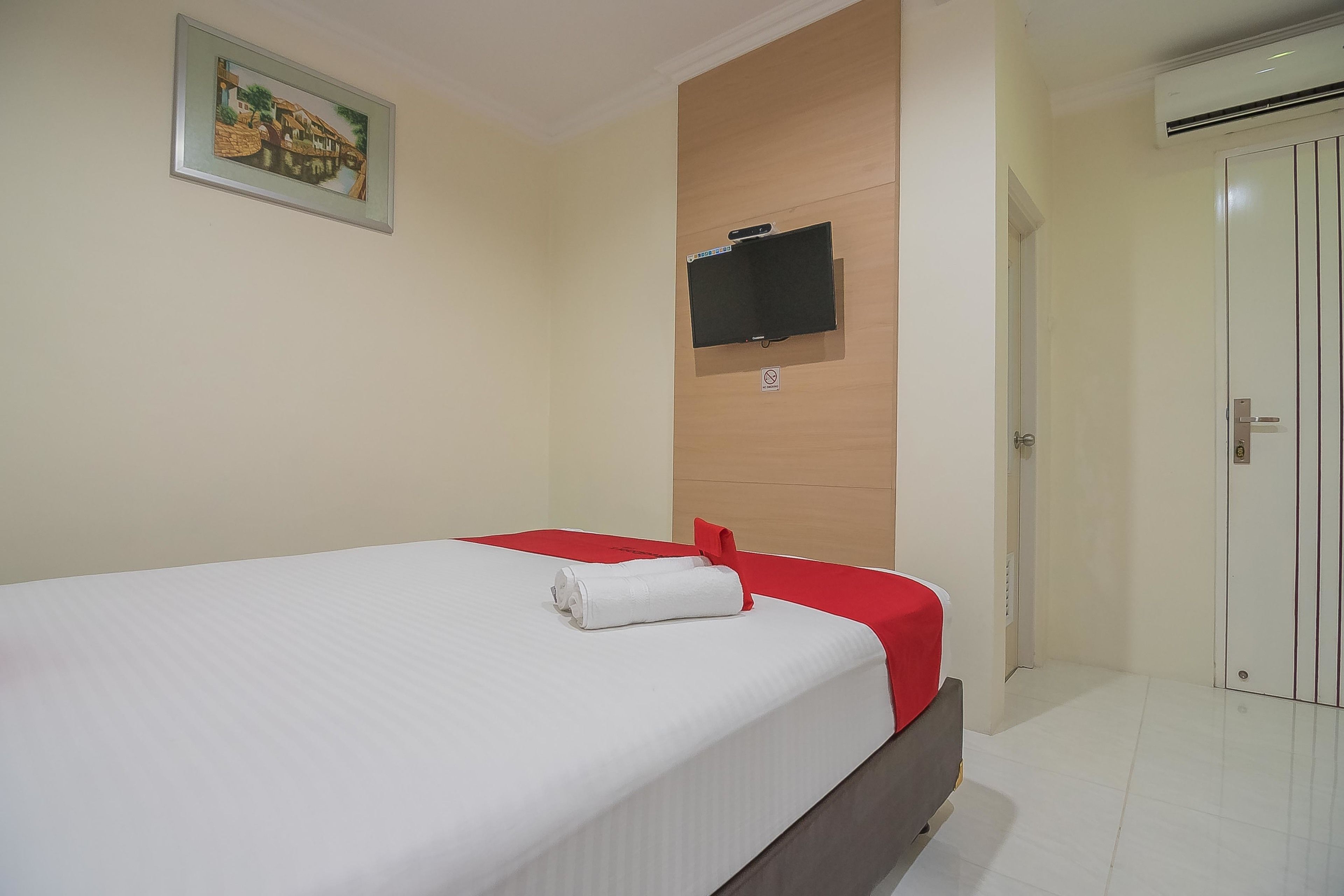 Photo - RedDoorz near MT Haryono Semarang