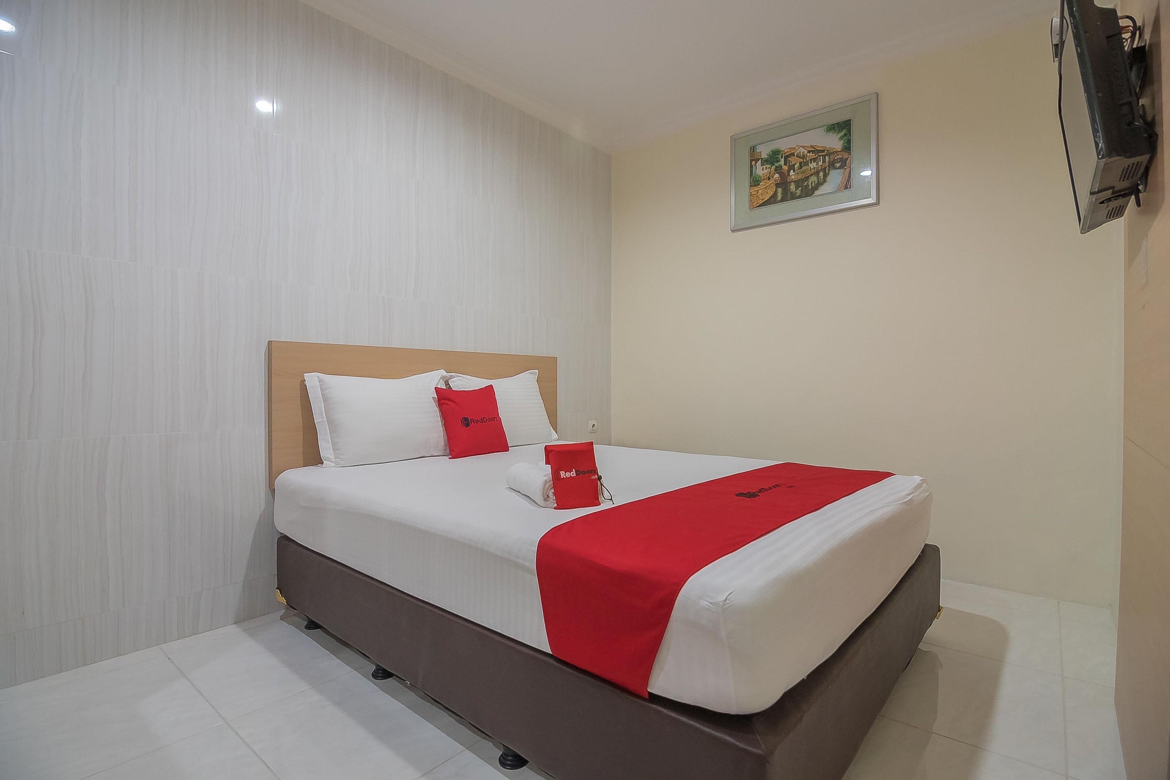 Photo - RedDoorz near MT Haryono Semarang