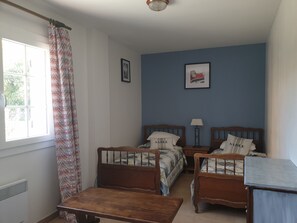 2 habitaciones, tabla de planchar con plancha y wifi gratis 