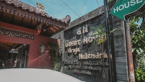 A building with a sign reading "GN Guest House" and "Nalenet". - RedDoorz near Galeria Mall 2 (Yogyakarta)
