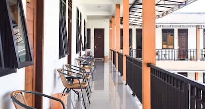 RedDoorz near Alun Alun Wonosobo