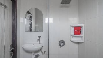 Shower, free toiletries, towels