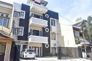 Exterior - RedDoorz Syariah near Jalan Somba Opu (Makassar)