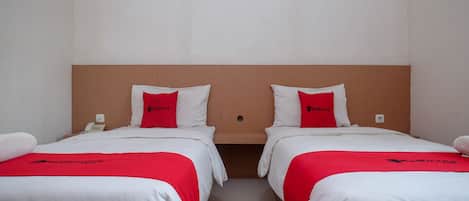 办公桌、免费 WiFi、床单