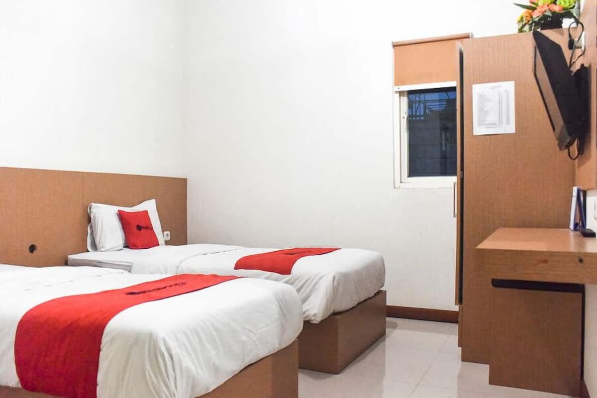 Desk, free WiFi, bed sheets
