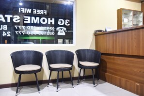 Reception - RedDoorz @ Pengayoman Panakkukang 2 (Makassar)