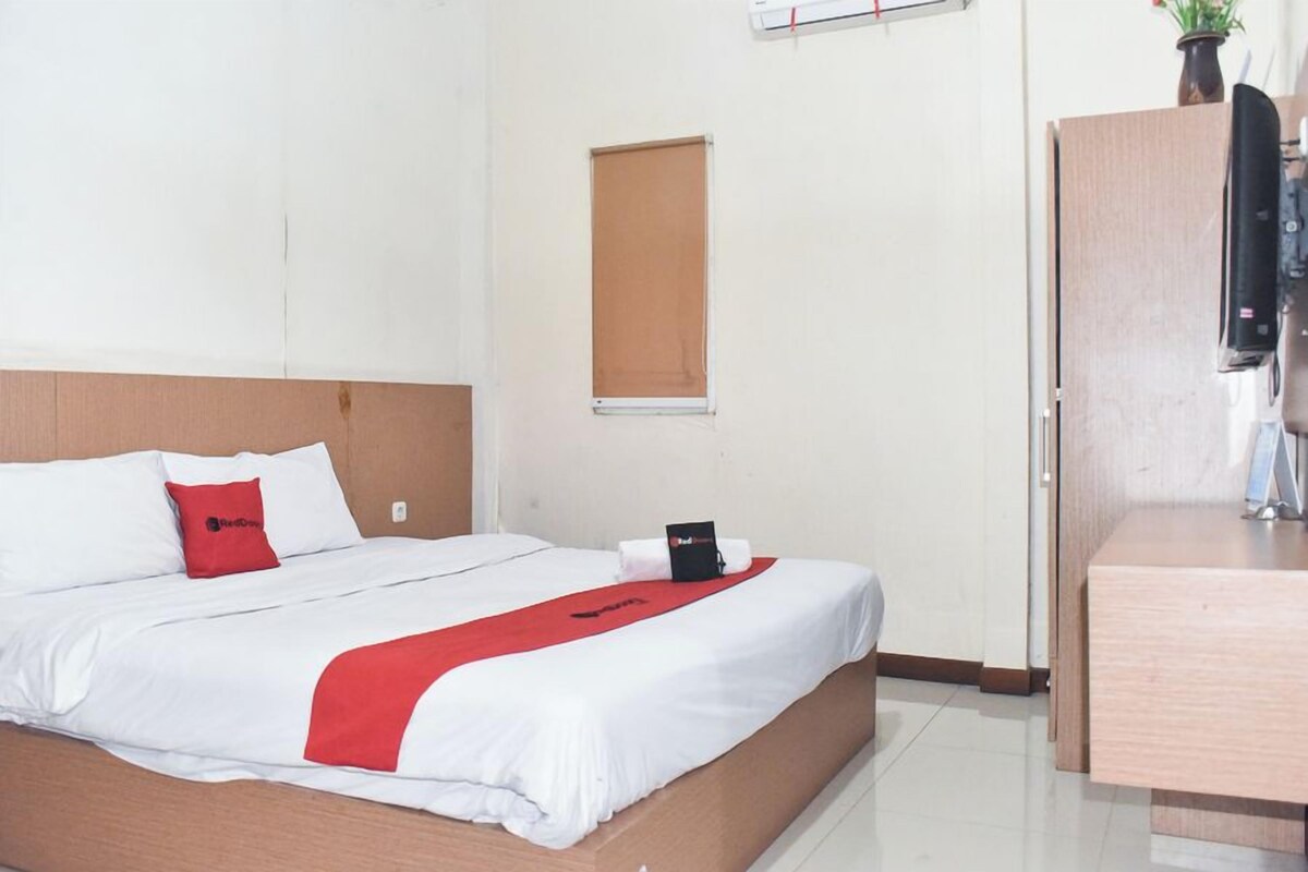 Meja kerja, Wi-Fi gratis, dan seprai linen