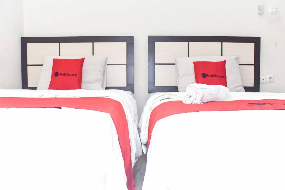 Desk, free WiFi, bed sheets