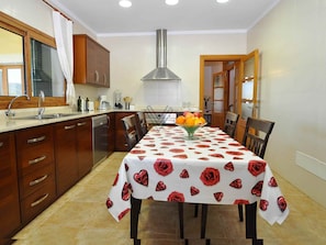 Fridge, microwave, oven, coffee/tea maker