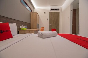 Szoba kétszemélyes ággyal | Íróasztal és ingyenes wifi