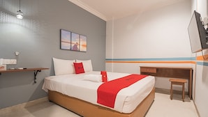 Double Room | Desk, free WiFi - Reddoorz Near Nagoya Citywalk Batam 2 (Batam)
