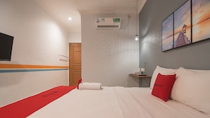 Double Room | Desk, free WiFi - Reddoorz Near Nagoya Citywalk Batam 2 (Batam)