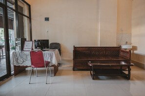 Reception - RedDoorz near Ringroad City Walks Medan (Medan)