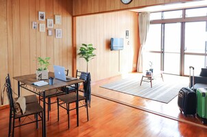 Decoración personalizada, muebles diferentes y escritorio 