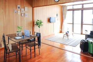 Apartemen Standar (B) | Didekorasi berbeda-beda dan dilengkapi dengan perabotan berbeda-beda