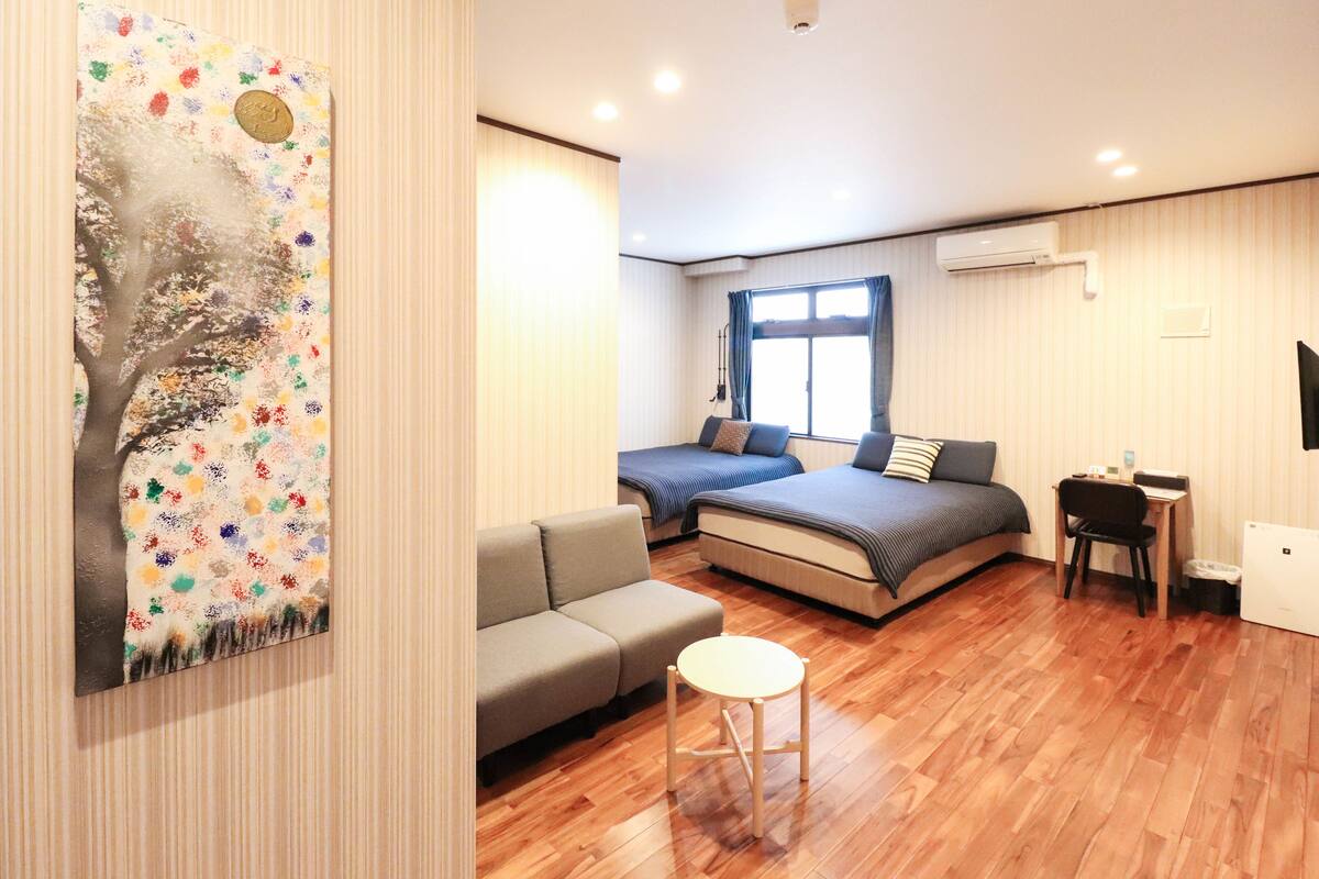 Studio Apartment (B) | Desk, laptop workspace, iron/ironing board, WiFi (free)