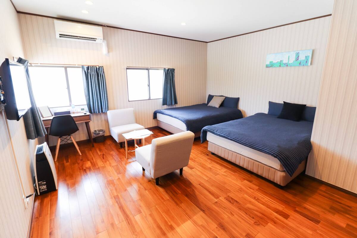Studio Apartment (C) | Desk, laptop workspace, iron/ironing board, WiFi (free)