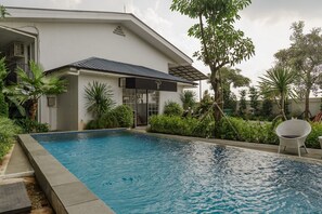 Kolam renang outdoor