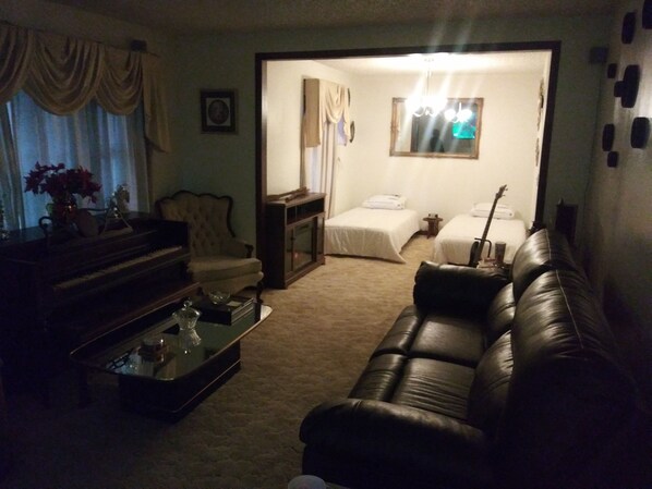 4 bedrooms, iron/ironing board, WiFi