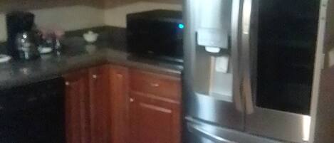 Refrigerador, microondas, horno, placa de cocina