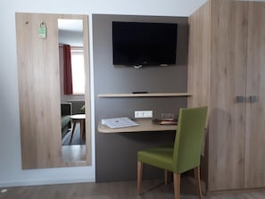 Schreibtisch, kostenloses WLAN, Bettwäsche
