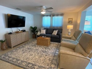 Living area - Horizons West #E-7 is a Siesta Key 2 Bedroom Bayside Villa (Sarasota)