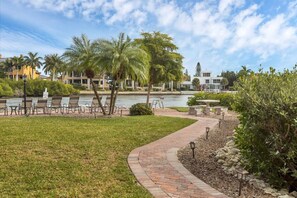 Unclassified image, 5 of 21, button