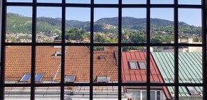 Departamento familiar, vista a la montaña | Área de sala de estar | Netflix 