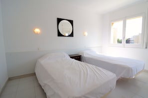 2 bedrooms, free WiFi, bed sheets - ROCAMAURA I D 3-4 - APARTMENT WITH SWIMMINGPOOL (Estartit)